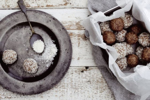 ﻛﺮات  اﻟﻄﺎﻗﺔ  ﺑﻄﻌﻢ ﺟﻮز  اﻟﻬﻨﺪ