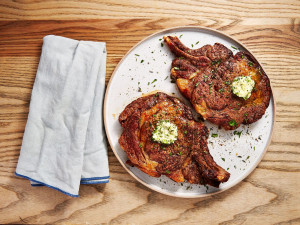 ﺳﺘﻴﻚ ﻓﻲ اﻟﻘﻼﻳﺔ اﻟﻬﻮاﺋﻴﺔ