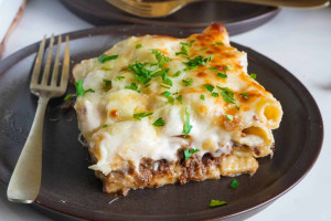 ﻣﻜﺮوﻧﺔ ﺑﺸﺎﻣﻴﻞ