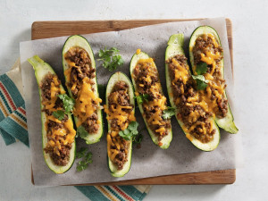 ﻗﻮارب اﻟﻜﻮﺳﺔ ﺑﺎﻟﻠﺤﻢ اﻟﻤﻔﺮوم