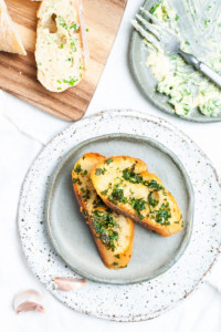 ﺧﺒﺰ  ﺑﺎﻟﺜﻮم