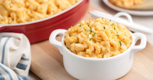 ﻣﻜﺮوﻧﺔ ﺑﺜﻼث أﺟﺒﺎن